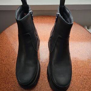 Cougar Villa Black Leather Ankle Booties with Side Zipper
